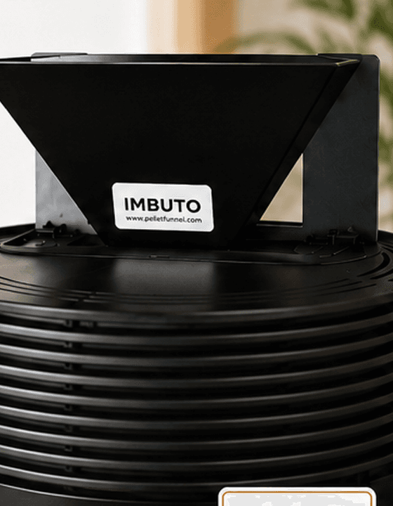 Imbuto, entonnoir et accessoire pour poêle à granulés posé sur une trémie